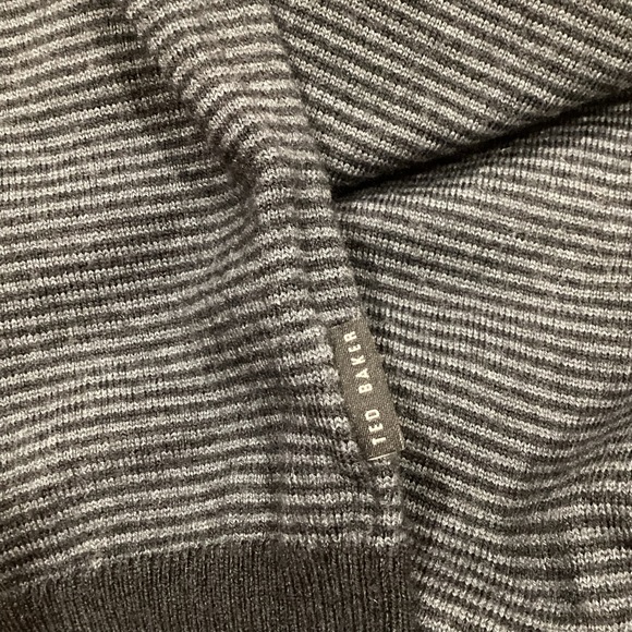 Ted Baker London Gray & Black Crewneck Sweater | Medium (3) - Picture 8 of 12